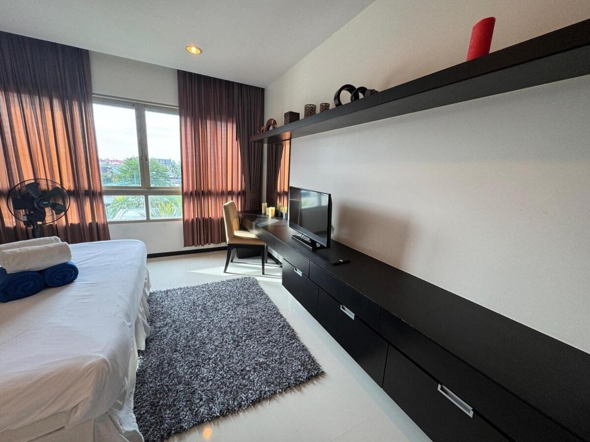 Modern 2-Bedroom Condo In Kamala Near The Beach ภายนอก รูปภาพ